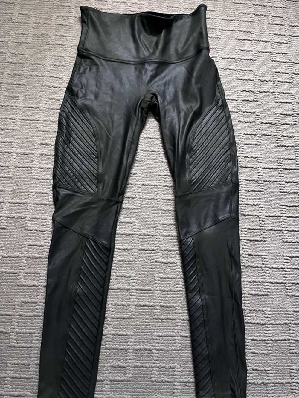 SPANX Gray/green Leggings with Red Brand Tag Sz Large